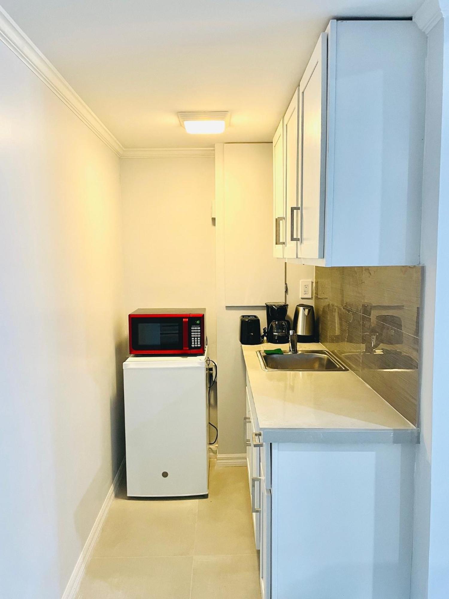 נסאו Studio, 100 Feet From The Beach מראה חיצוני תמונה